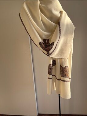 New Fabindia style Hand Embroidered Kashmir Wool Shawl Ivory Brown Black Paisley